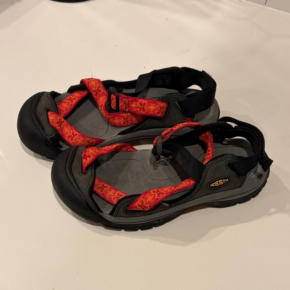 Keen Women's Sandals - Black and Red